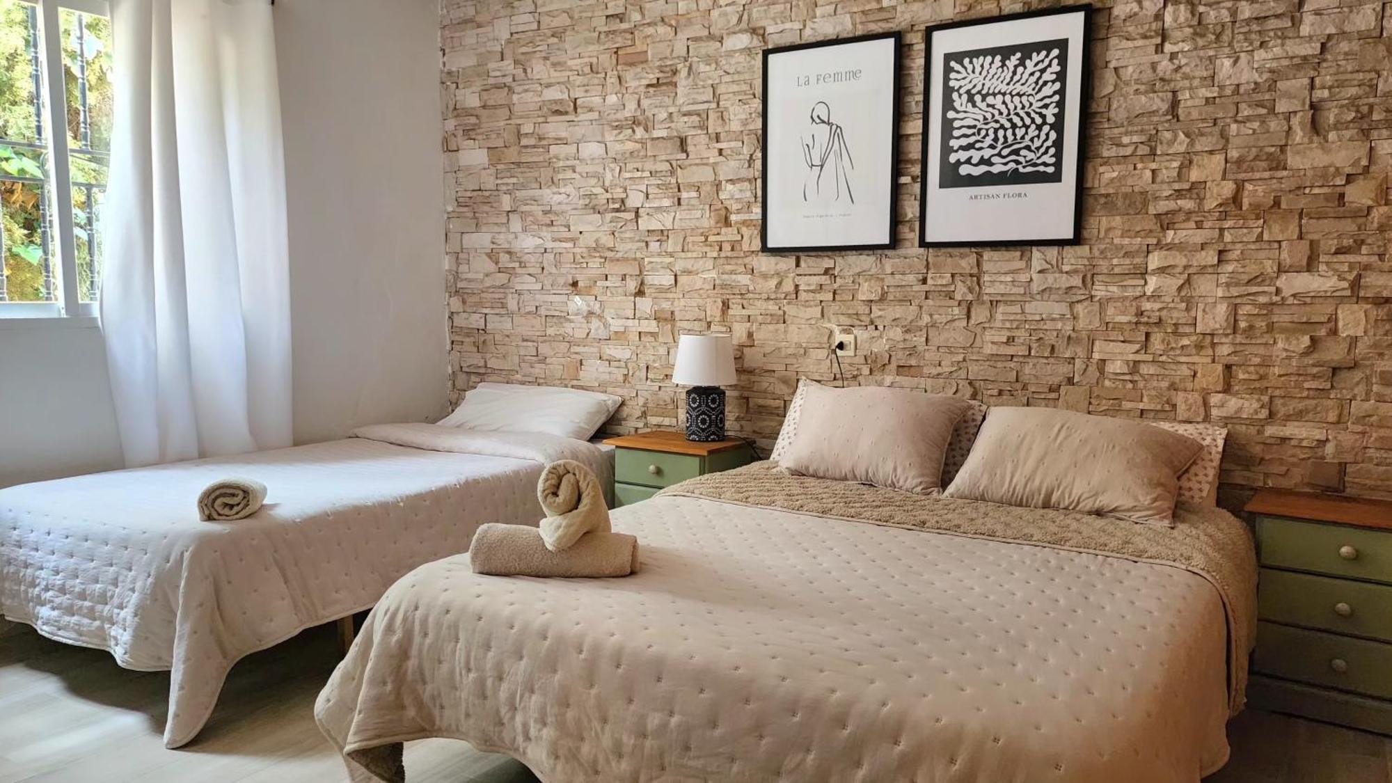 Bakit House - Casa Rural Con Piscina Águilas Eksteriør billede